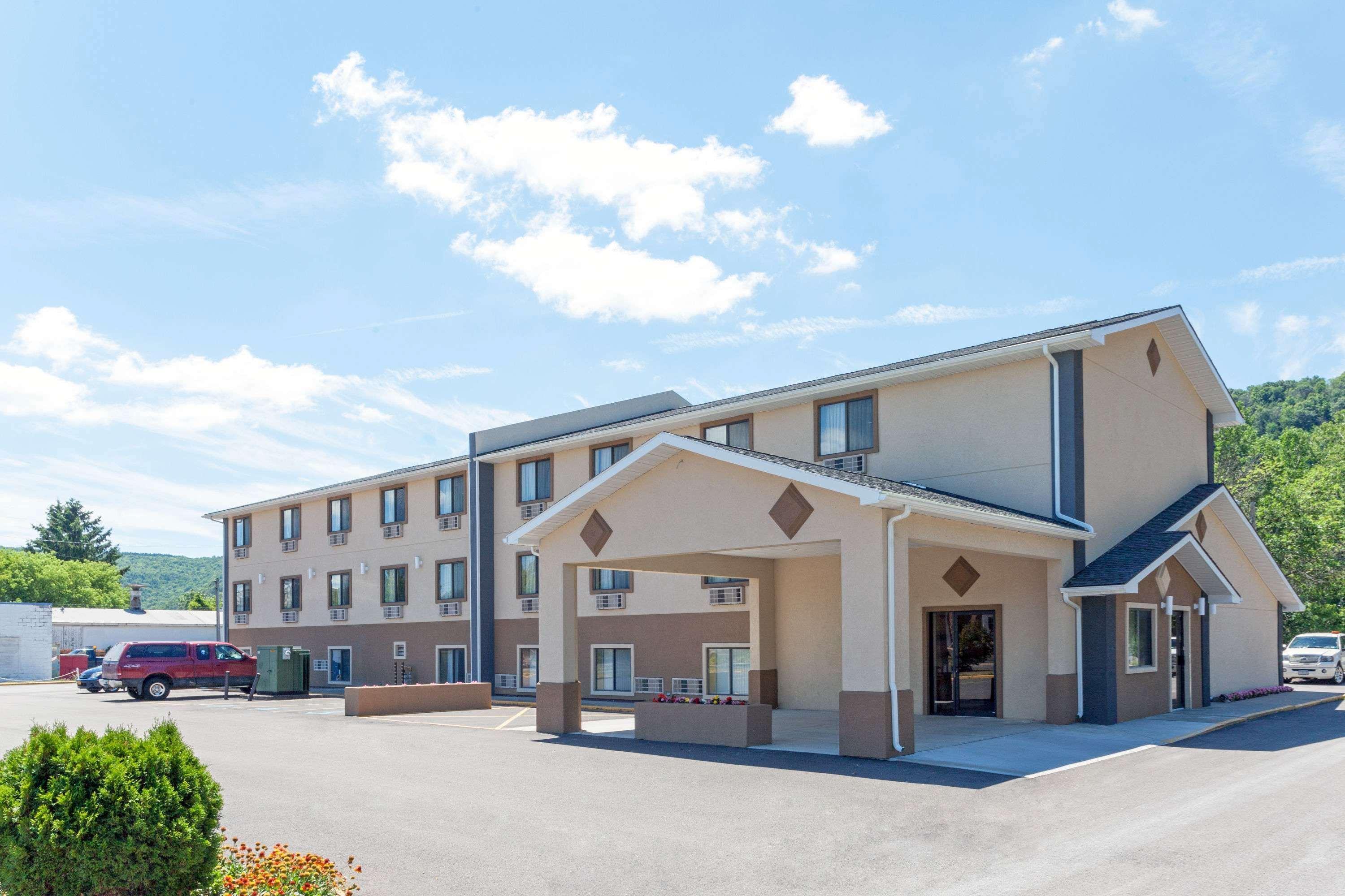 Мотель Super 8 By Wyndham Bath Hammondsport Area Екстер'єр фото